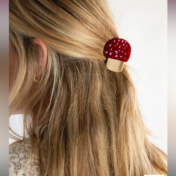 Mushroom Hair Claw, NWT, For Bundles Only - Picture 2 of 2